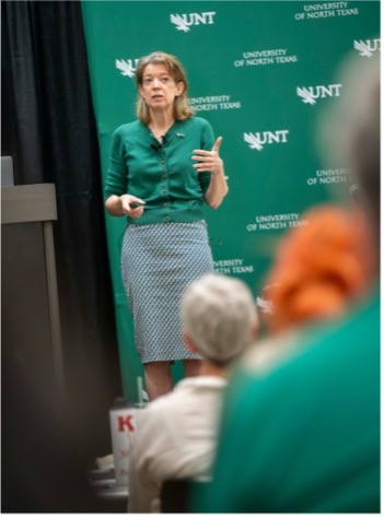 Keynote speaker addresses the audience at SPDS symposium