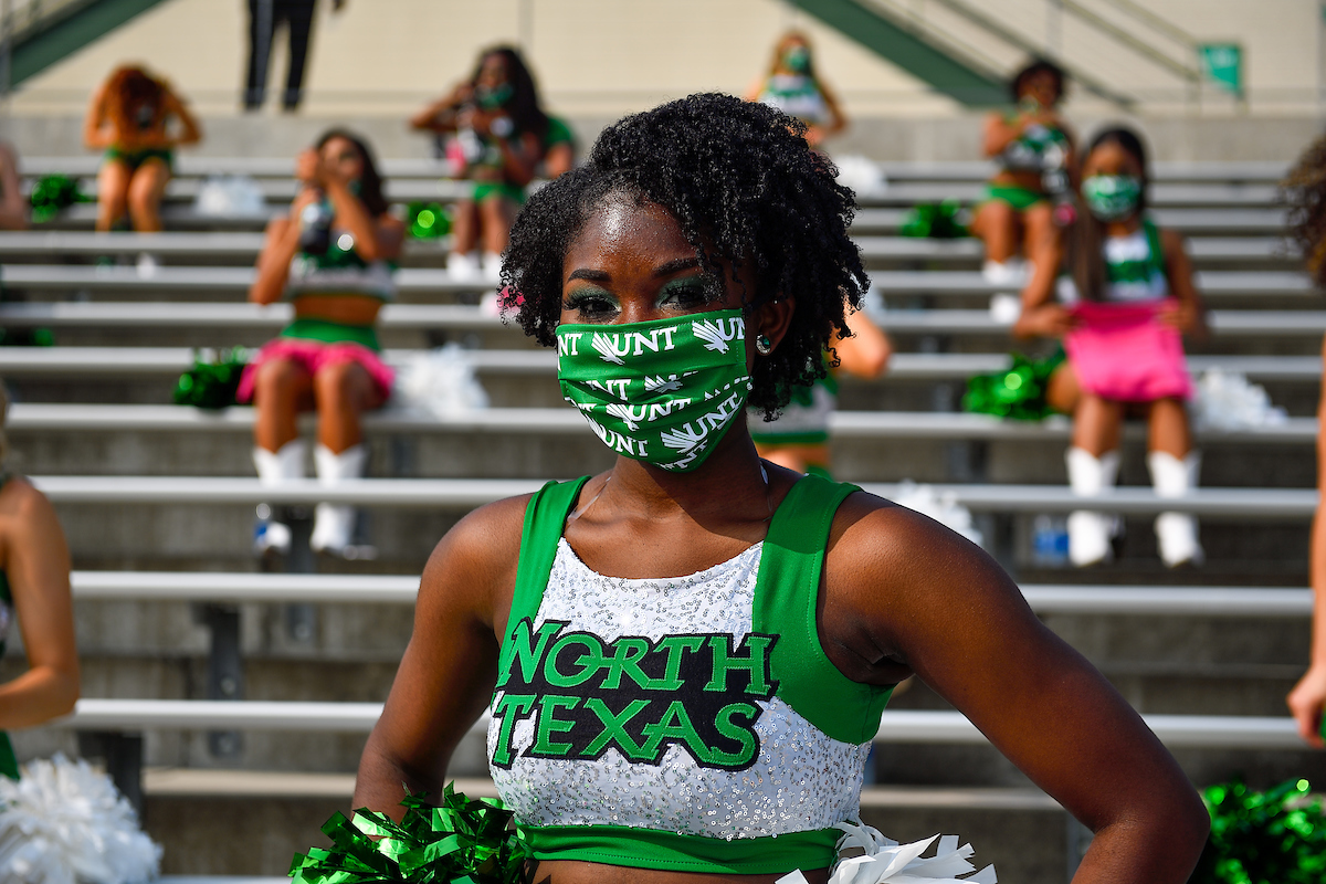 UNT cheerleader