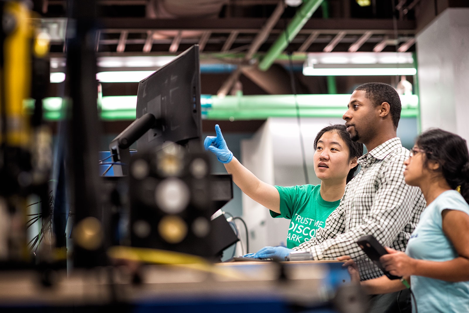 Students working together in materials lab