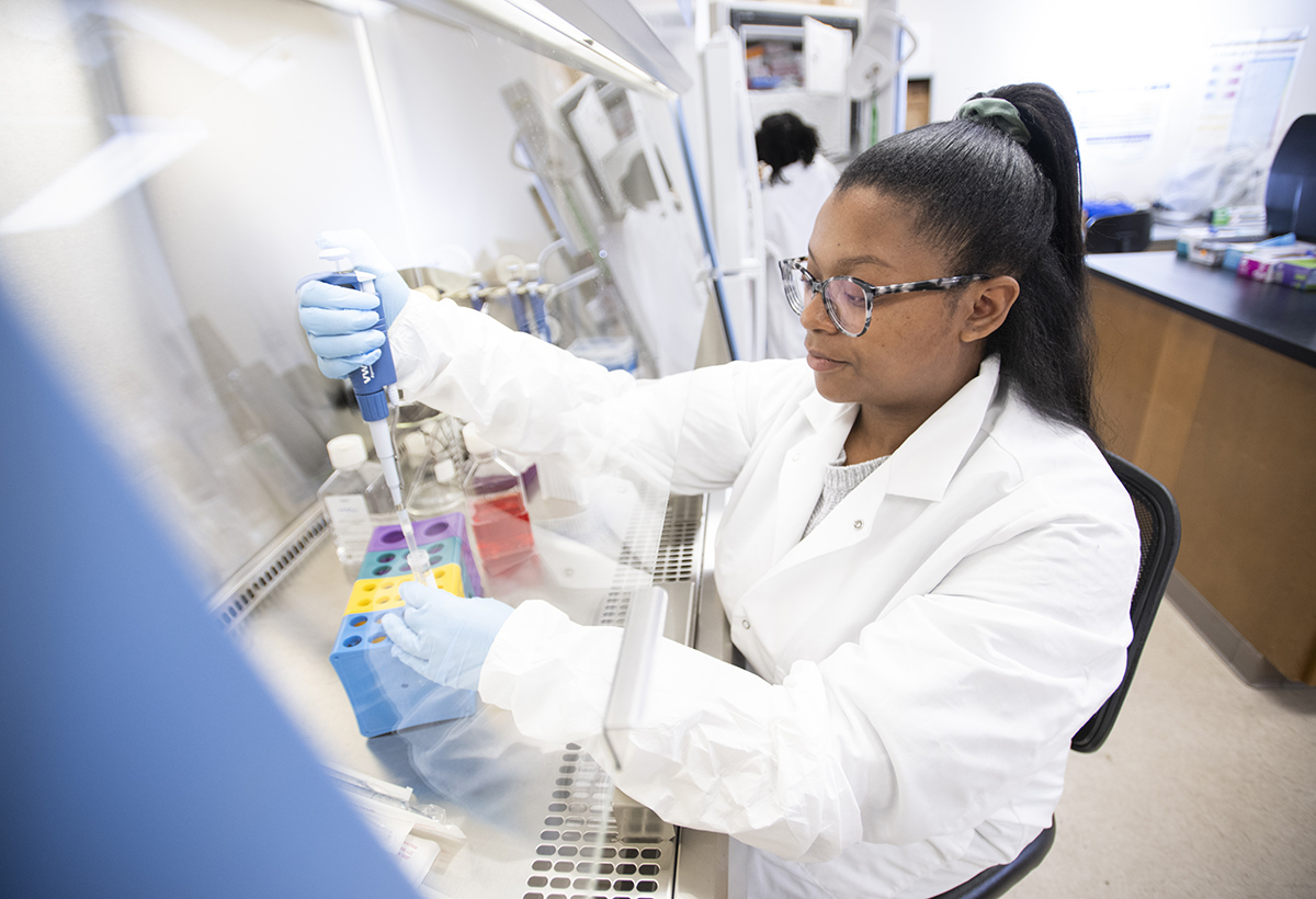 Amaya Green at work in the lab