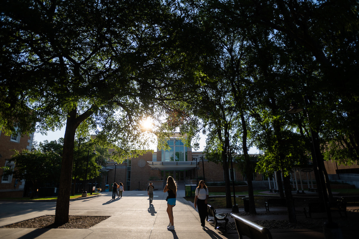 Students walking near the UNT Union